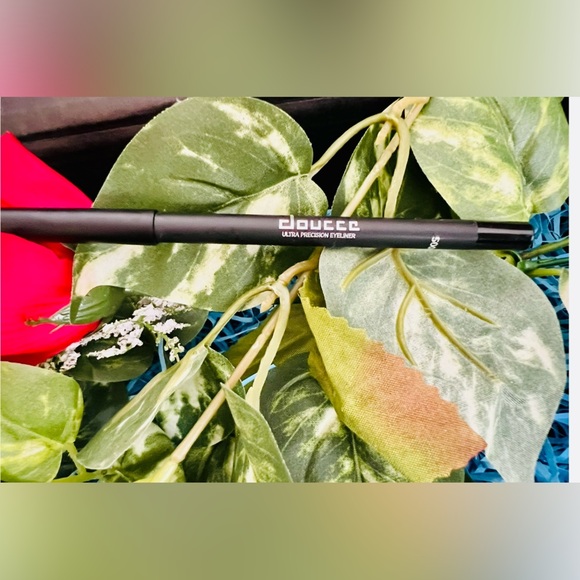 New Doucce Ultra Precision Eyeliner Waterproof, Long Lasting & Sharpenable - Picture 5 of 7